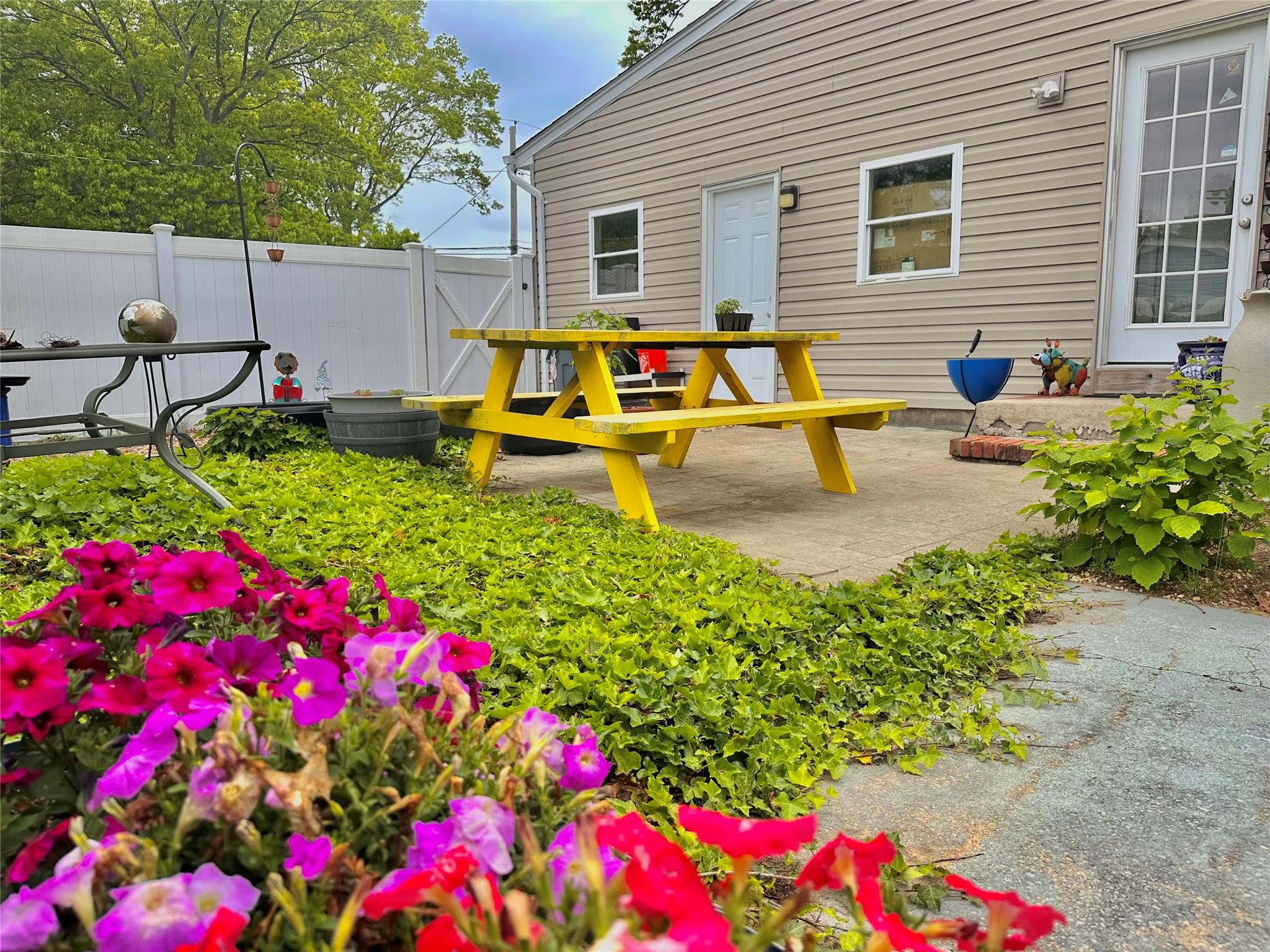 165 Smith Avenue, Holbrook, New York image 2