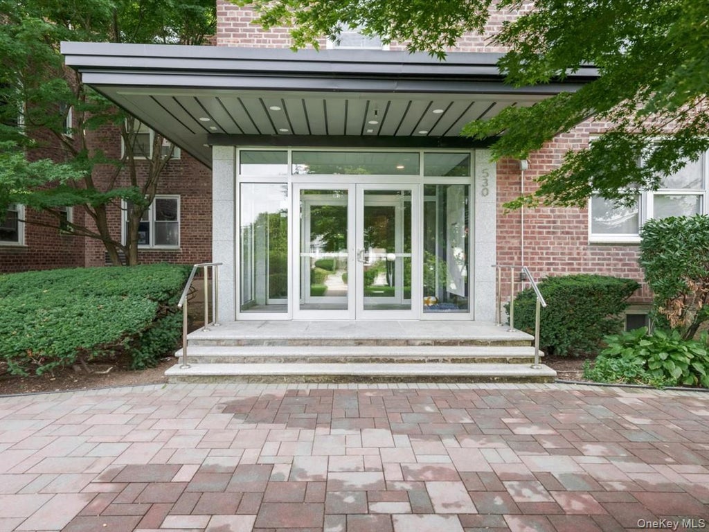 Photo of 530 Dubois Avenue #2C, Valley Stream, NY 11581 (MLS # 1050022)