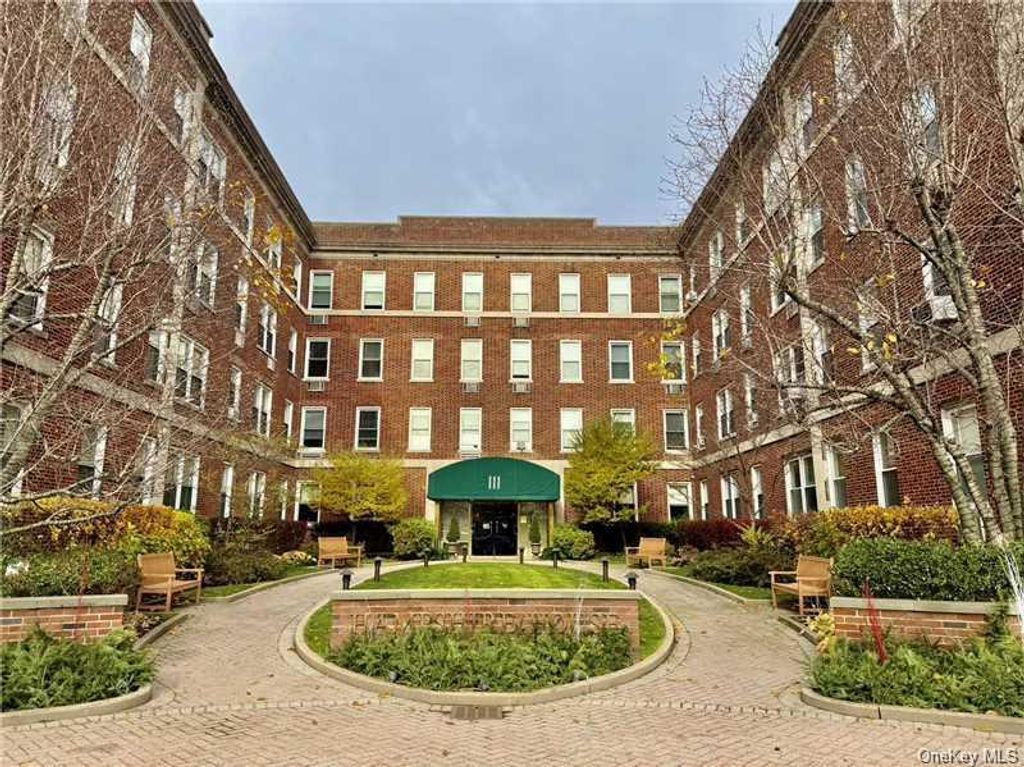 Photo of 111 7th Street #410, Garden City, NY 11530 (MLS # 965829)