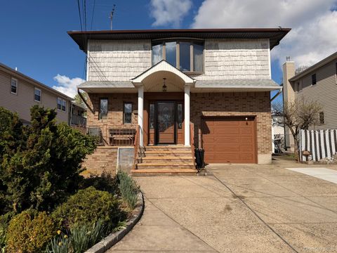 Photo of 208 Doris Avenue, Franklin Square, NY 11010 (MLS # 986740)