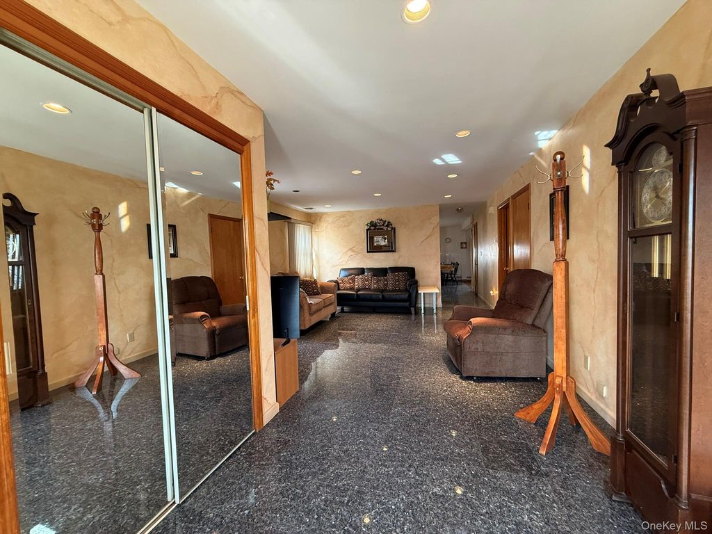 Photo of 208 Doris Avenue, Franklin Square, NY 11010 (MLS # 986740)