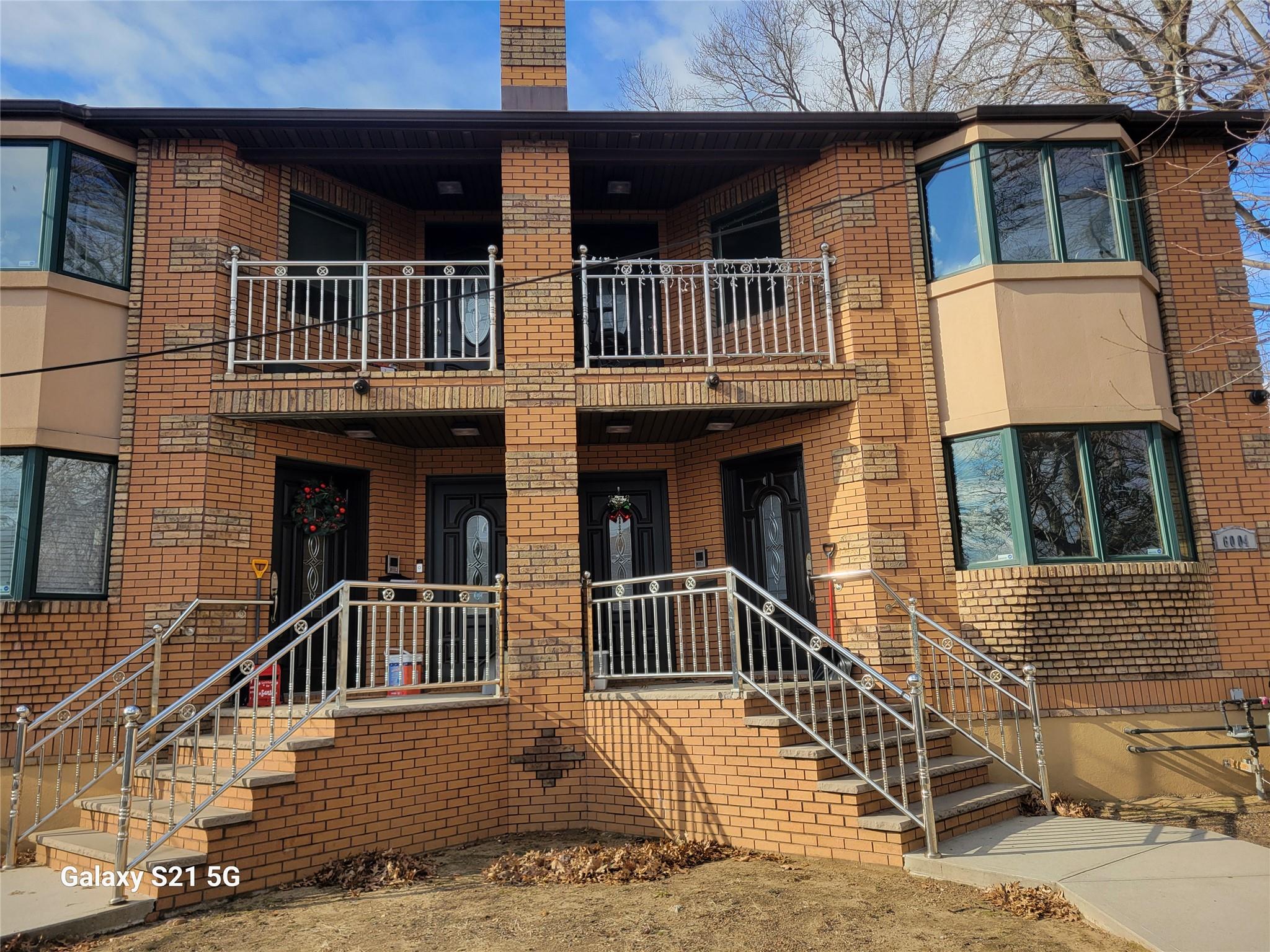 Rental Property at 172nd Street St, Fresh Meadows, Queens, NY - Bedrooms: 2 
Bathrooms: 1 
Rooms: 4  - $2,700 MO.