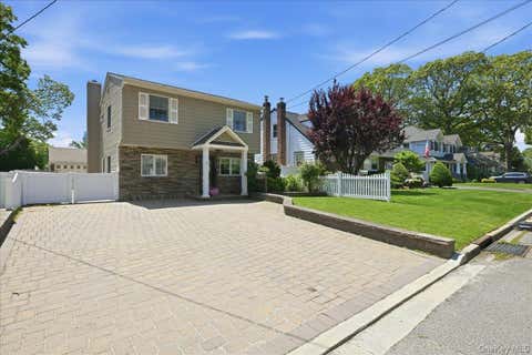 Homes For Sale - 1924 Carroll Avenue<br/> Nassau County, Merrick, NY 11566