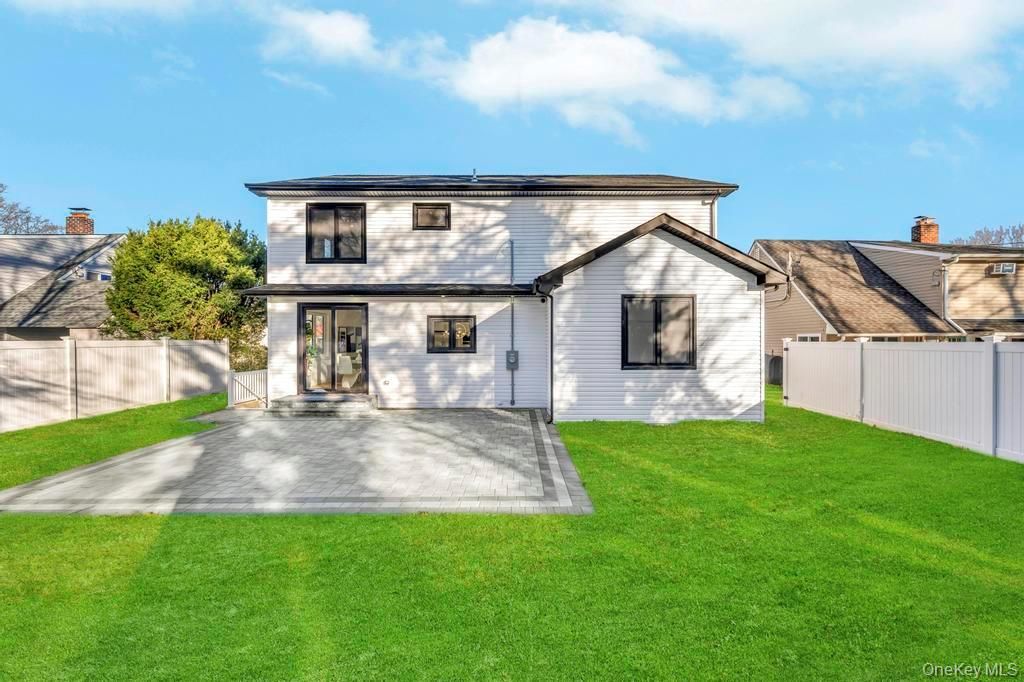 Photo of 126 Rim Lane, Hicksville, NY 11801 (MLS # 946000)