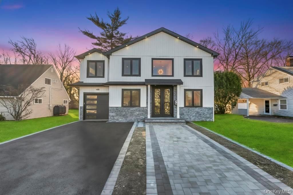 Photo of 126 Rim Lane, Hicksville, NY 11801 (MLS # 946000)