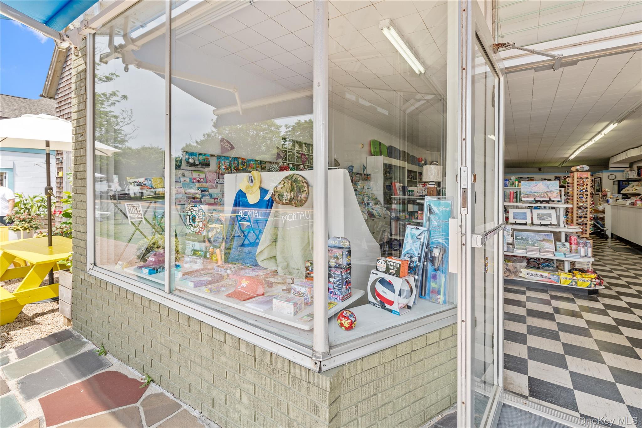 809 & 813 Montauk Highway