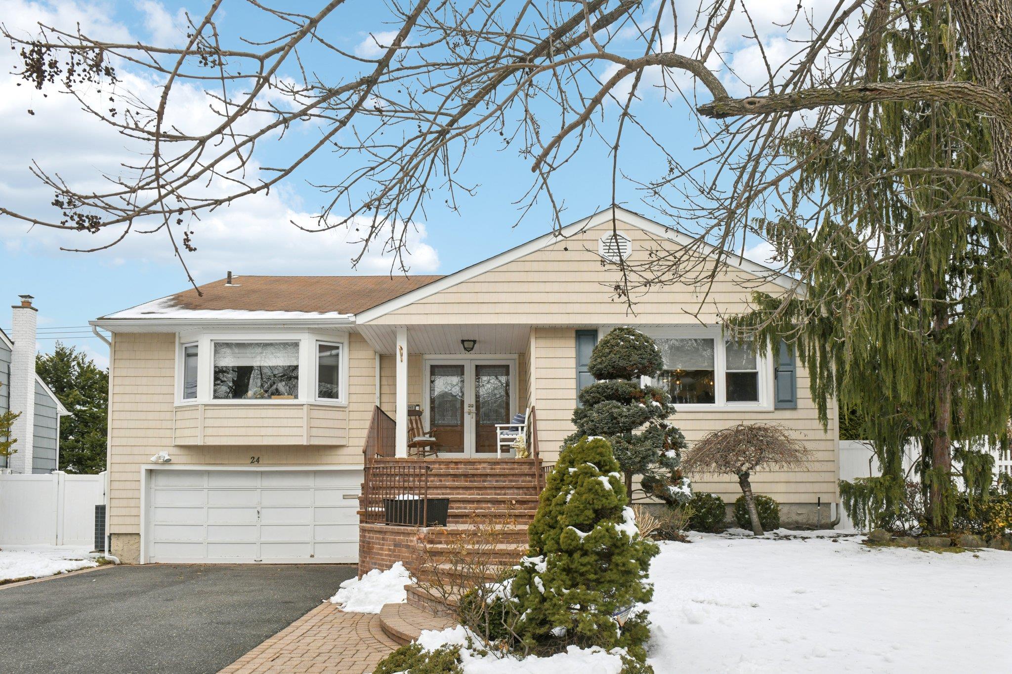 24 Halyard Road, North Woodmere, New York image 2