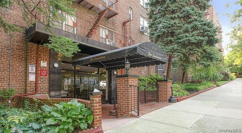 Photo of 67-30 Clyde Street #5B, Forest Hills, NY 11375 (MLS # 985710)
