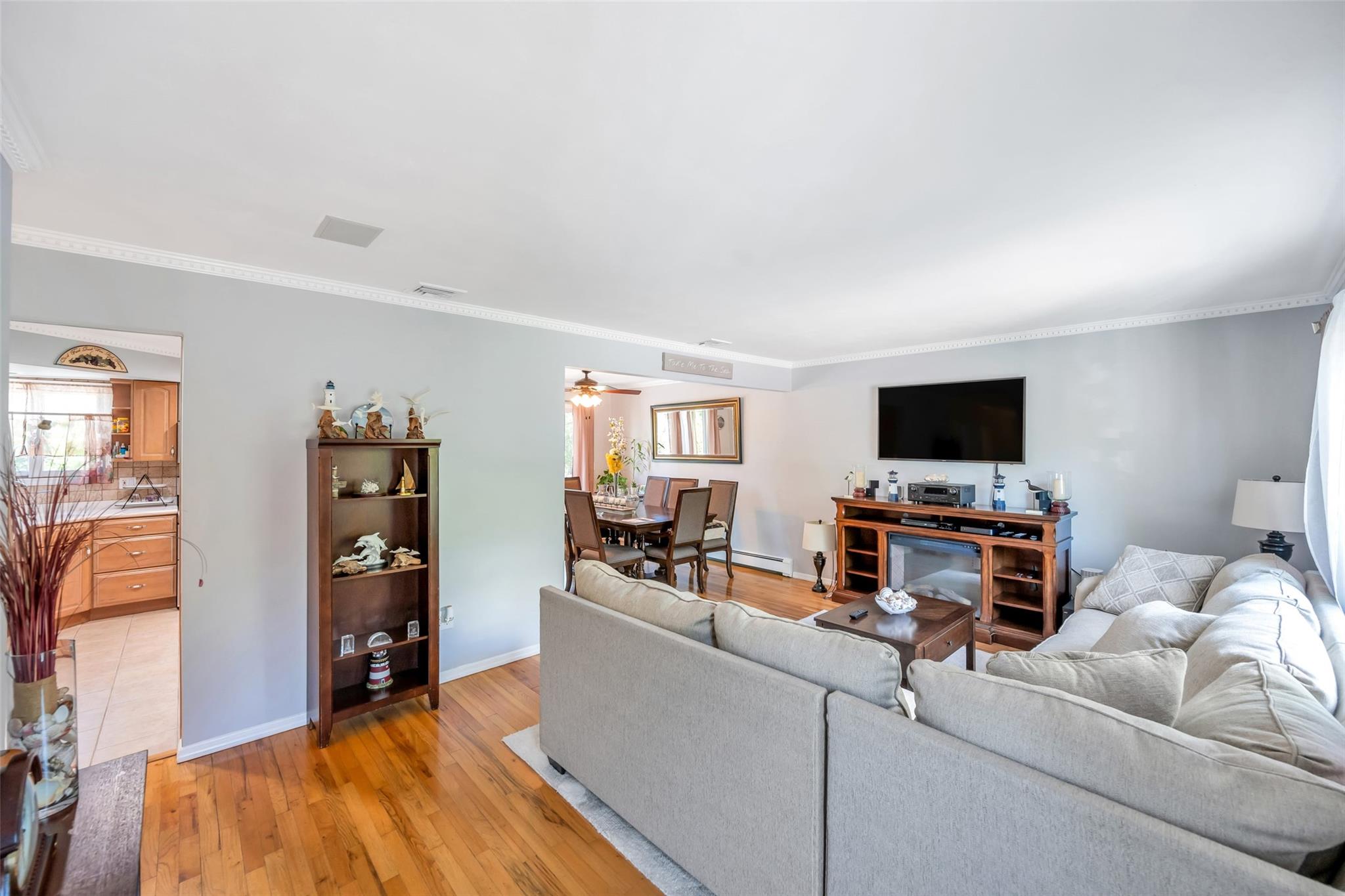 819 Townline Road, Hauppauge, New York image 15