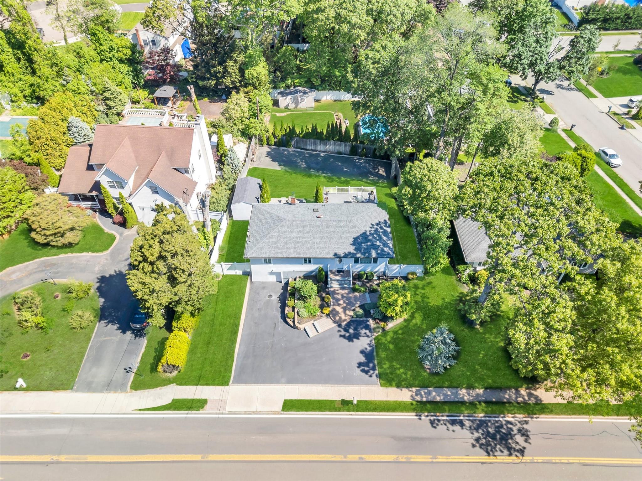 819 Townline Road, Hauppauge, New York image 3