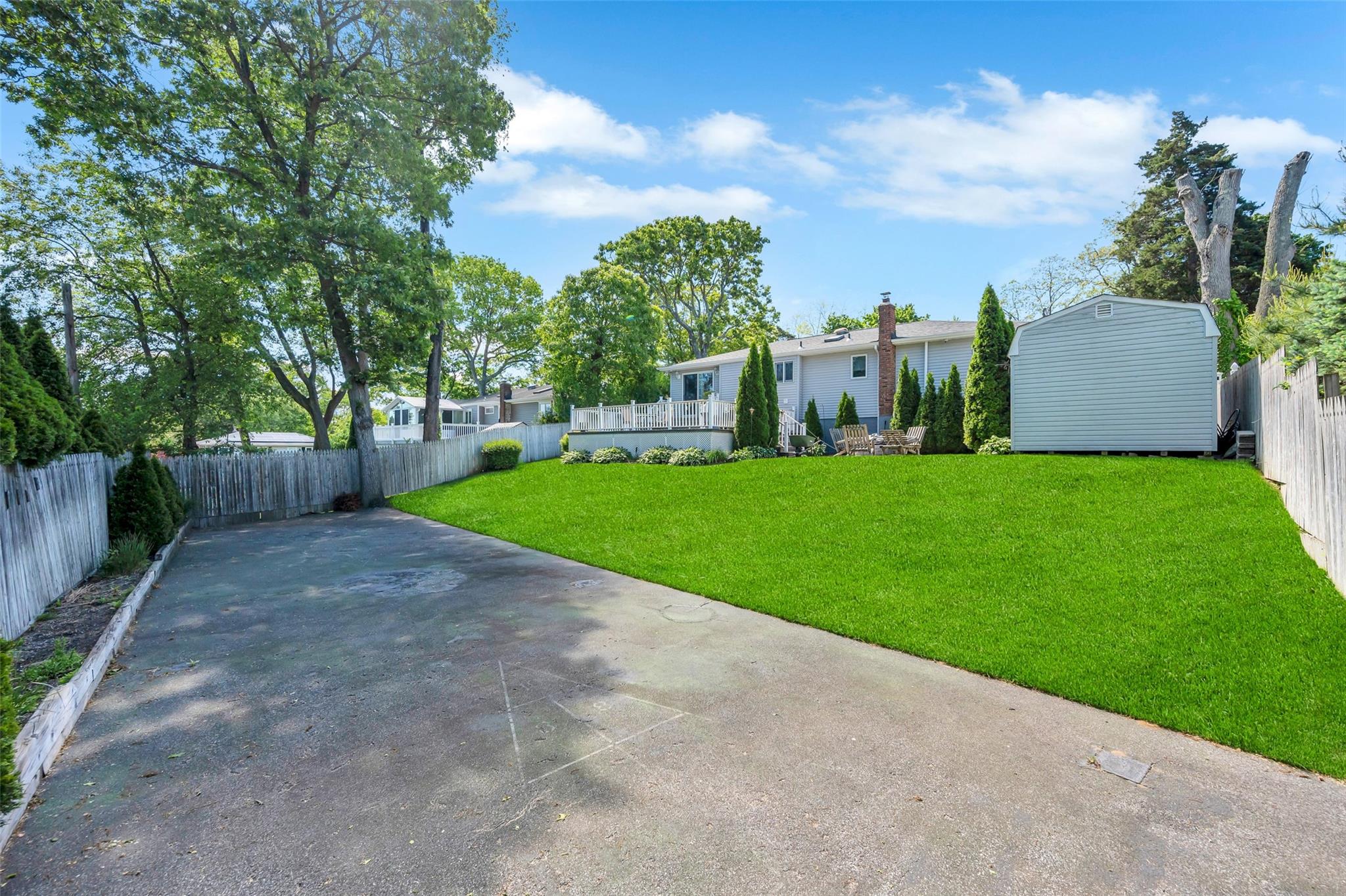 819 Townline Road, Hauppauge, New York image 9