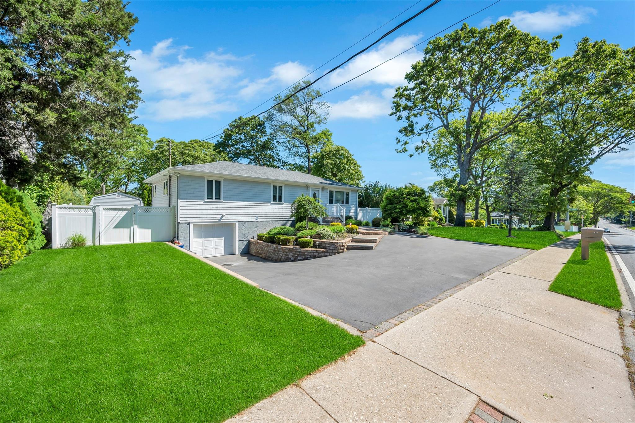 819 Townline Road, Hauppauge, New York image 5