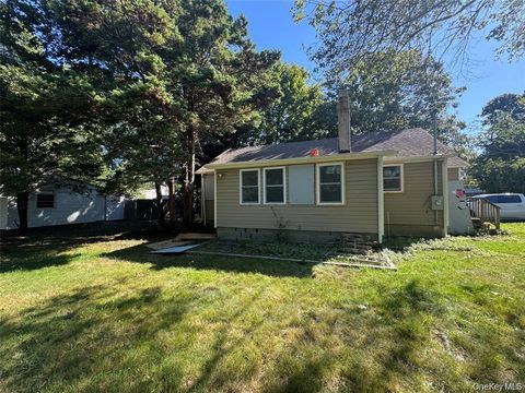Photo of 231 Elm Road W, Mastic Beach, NY 11951 (MLS # 924799)