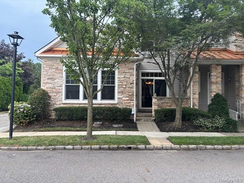 Photo of 123 Links Court, Port Washington, NY 11050 (MLS # 1027930)