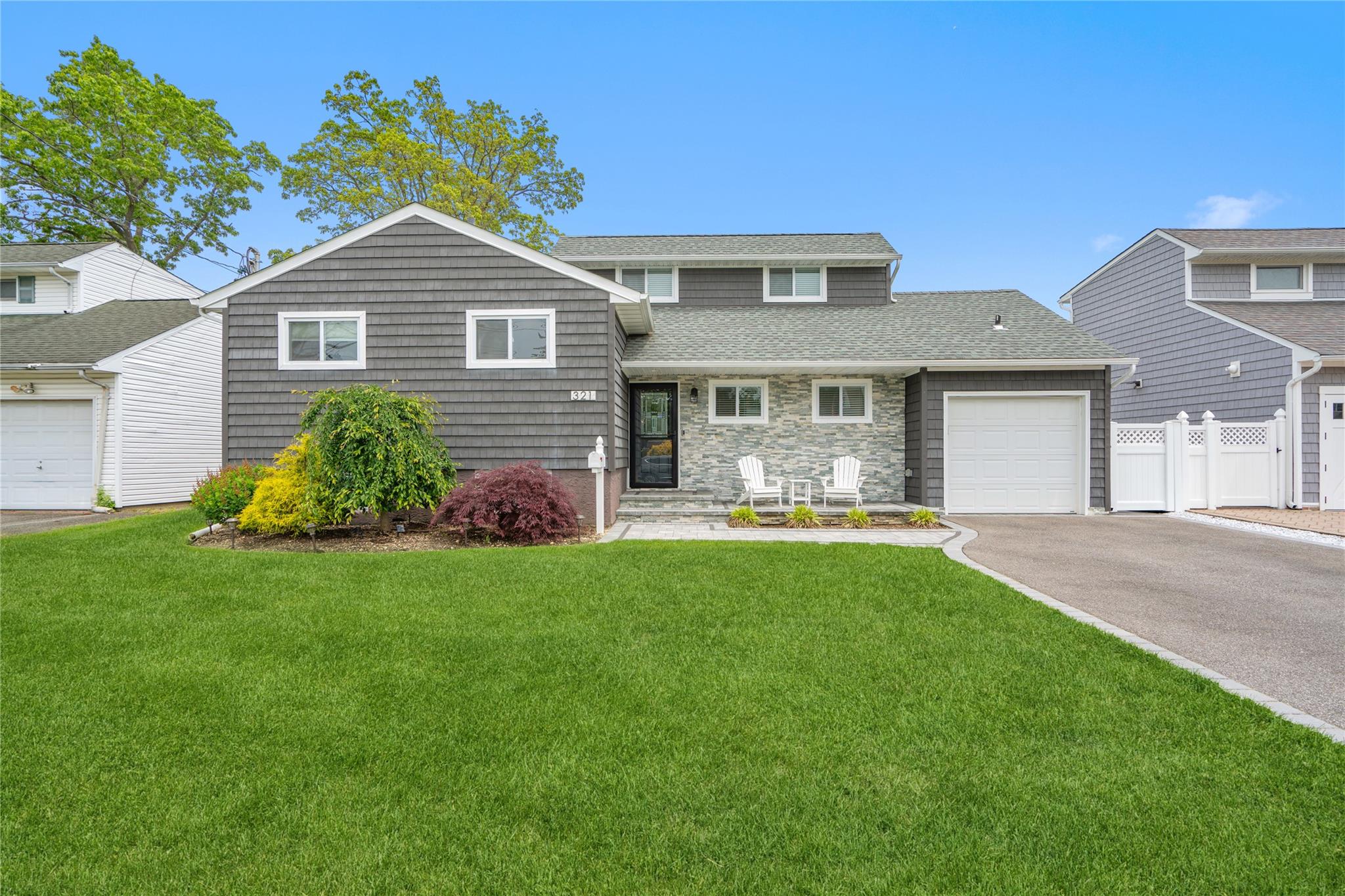 321 2nd Avenue, Massapequa Park, New York image 1