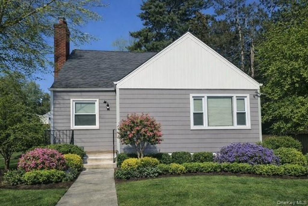 Photo of 321 Oakford Street, West Hempstead, NY 11552 (MLS # 958670)