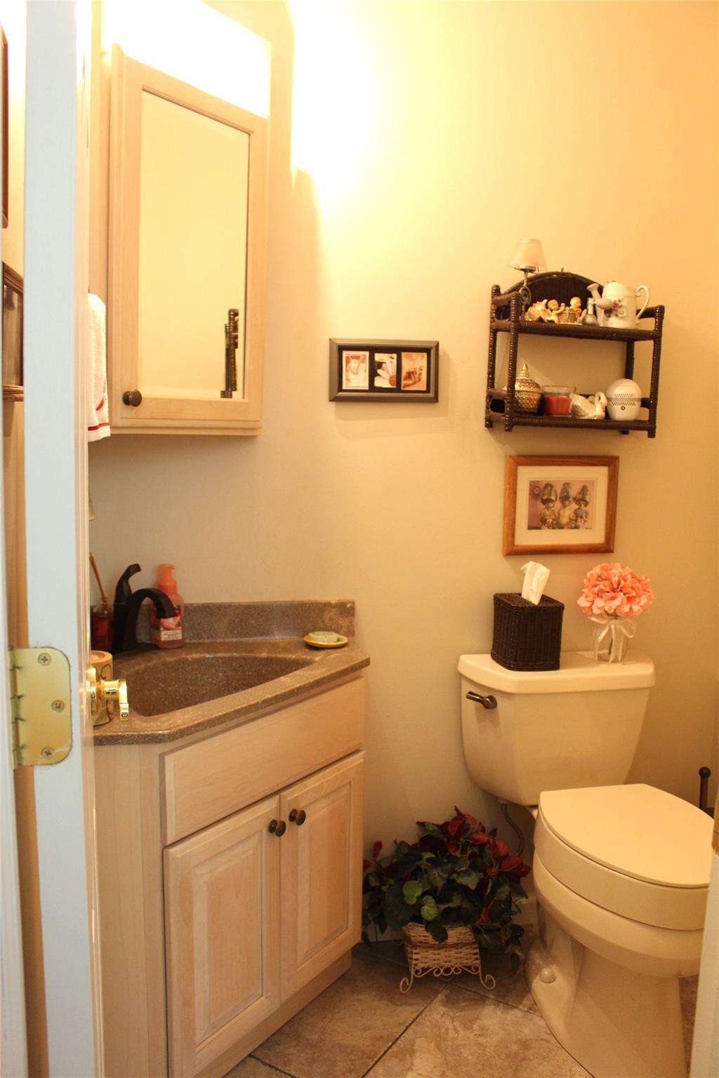 1 Rose Court, East Islip, New York image 10