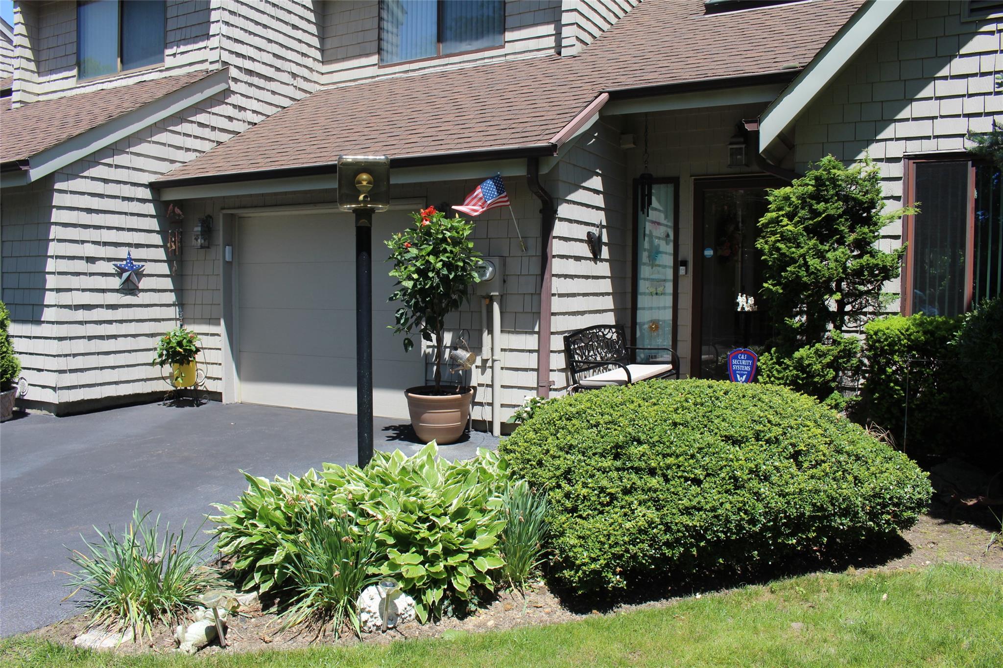 1 Rose Court, East Islip, New York image 2