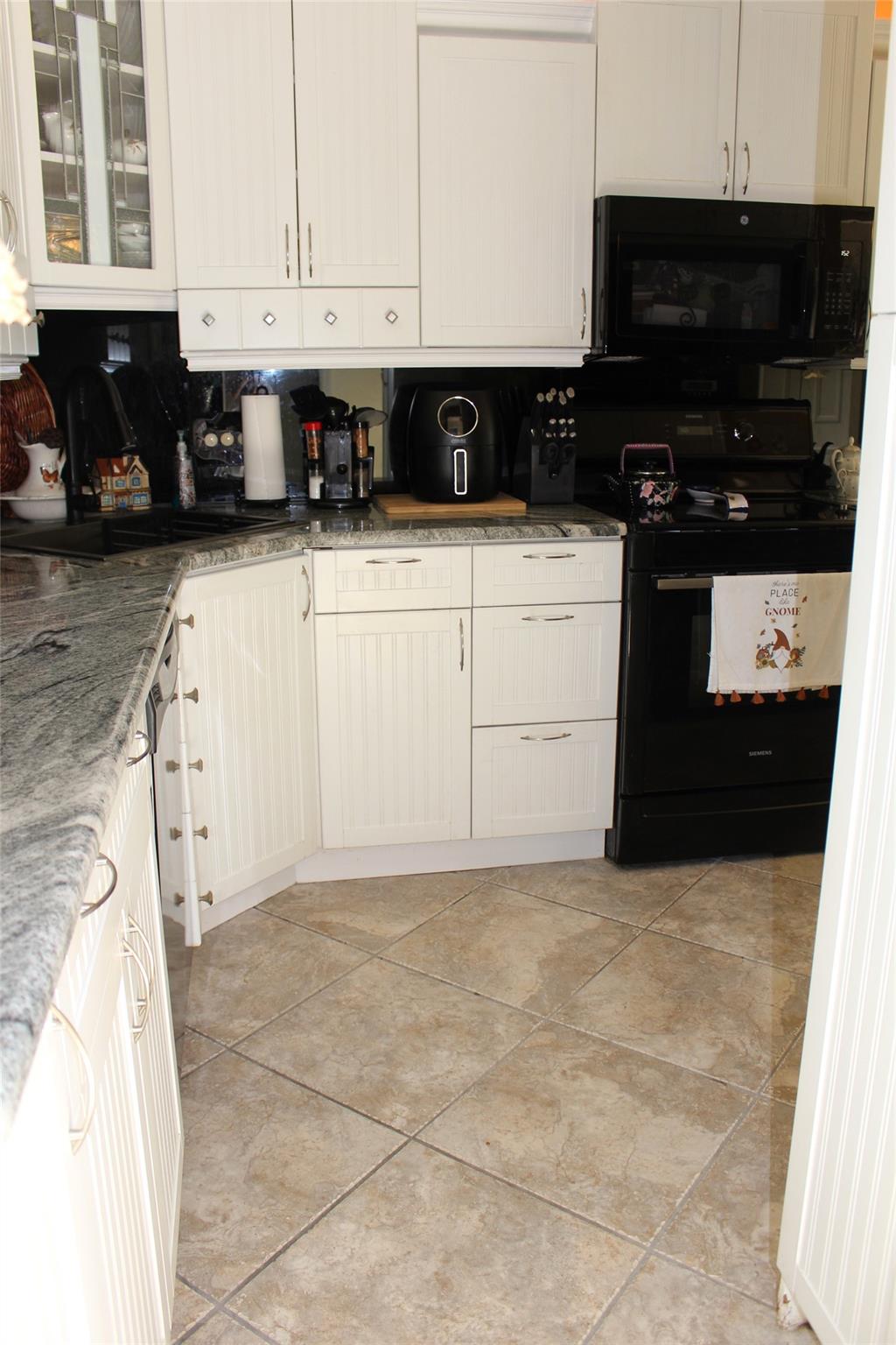 1 Rose Court, East Islip, New York image 9