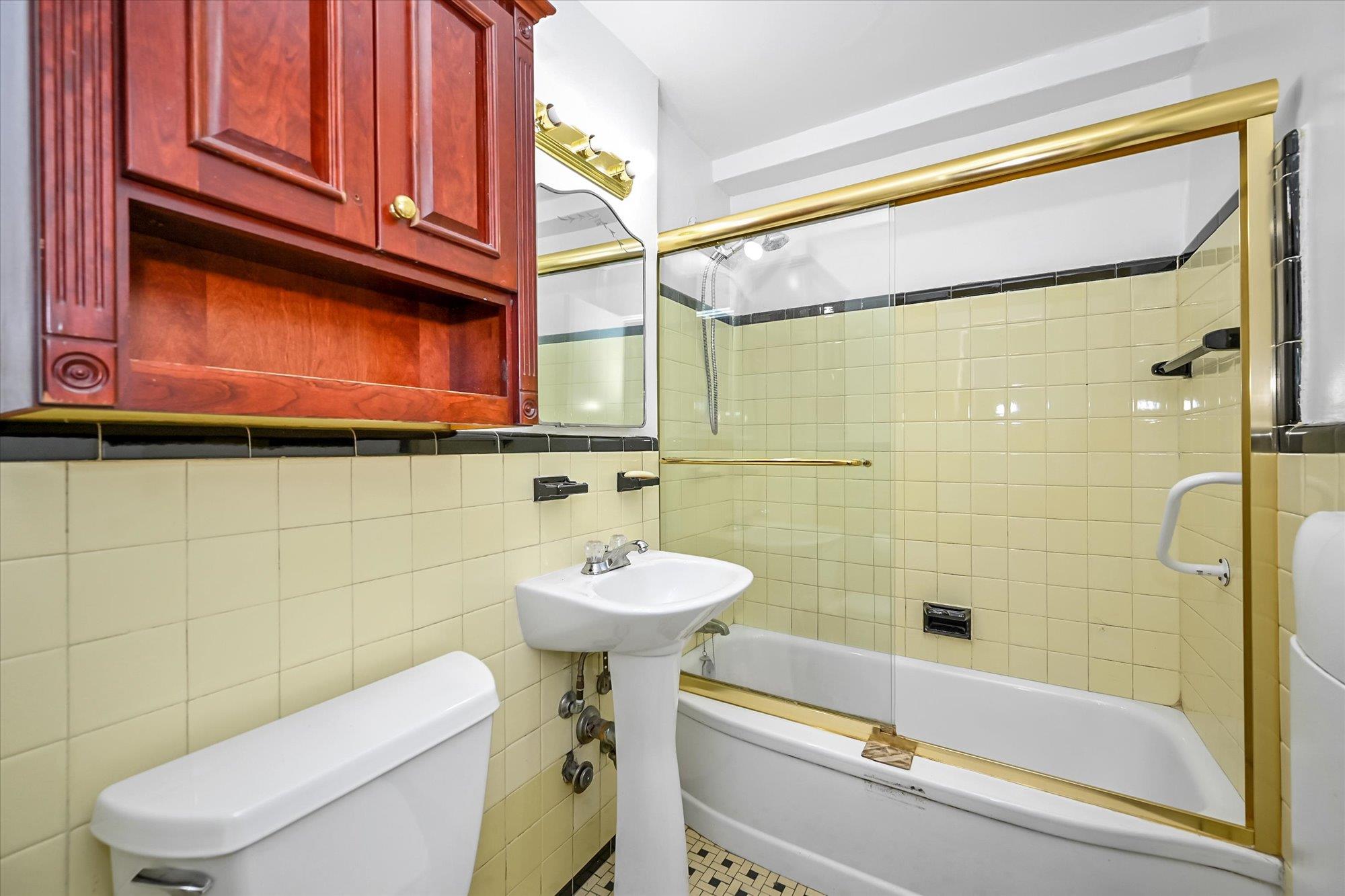 98-51 64 Avenue Ave #2C, Rego Park, New York image 9