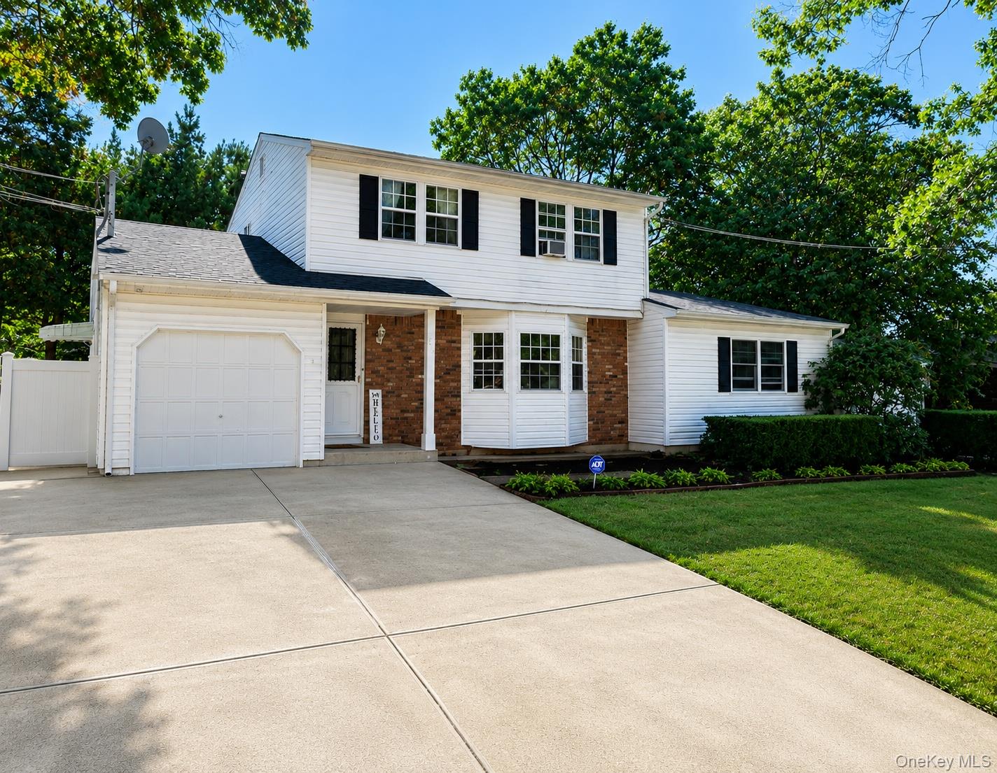 250 Clarice Boulevard - Photo 2