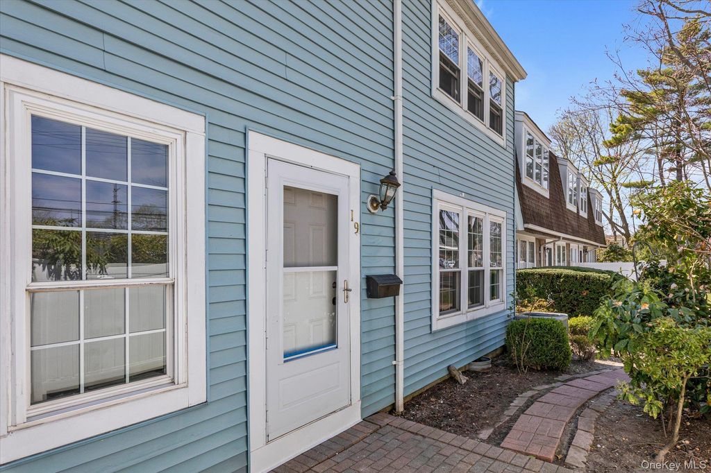 Photo of 19 Whalers Cove, Babylon, NY 11702 (MLS # 986709)