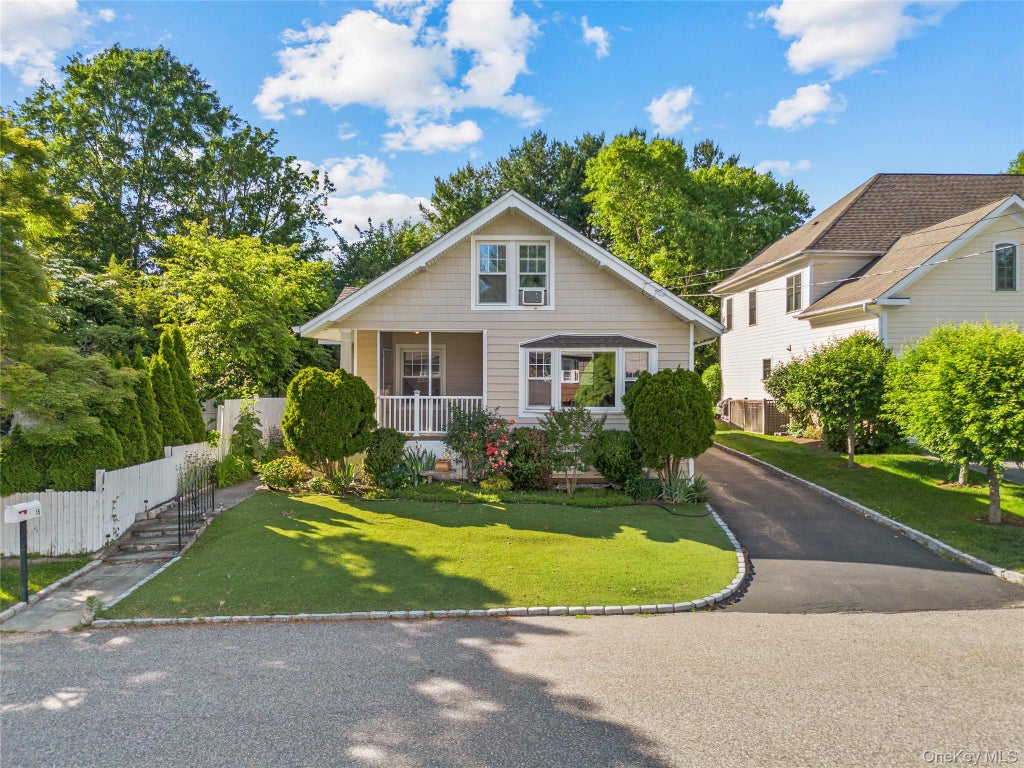 Photo of 15 Pershing Avenue, Locust Valley, NY 11560 (MLS # 1019915)