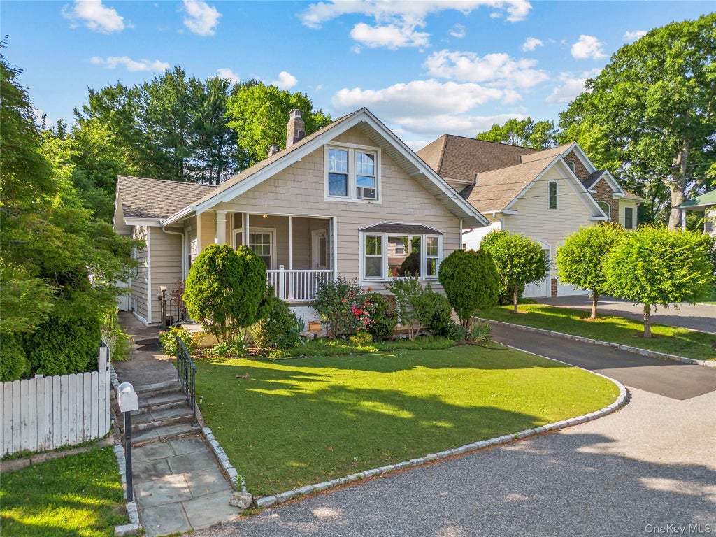 Photo of 15 Pershing Avenue, Locust Valley, NY 11560 (MLS # 1019915)