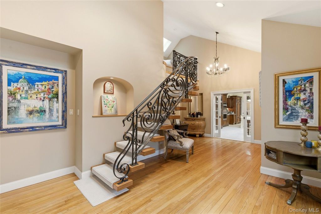 Photo of 1017 Friendly Road, Upper Brookville, NY 11771 (MLS # 967360)