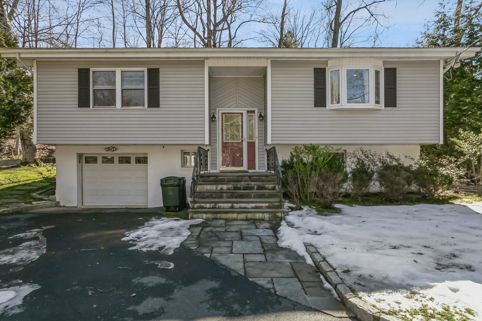 Brookside Place, Pleasantville, New York - 3 Bedrooms  
2 Bathrooms - 