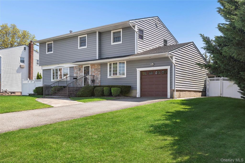 Photo of 41 Evelyn Drive, Bethpage, NY 11714 (MLS # 961076)