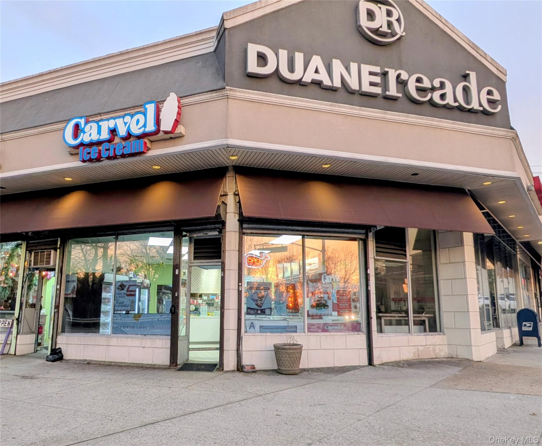 249-00 Horace Harding Expressway