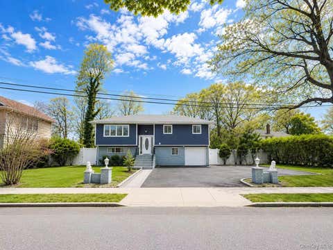 Homes For Sale - 18 Park Drive<br/> Syosset, NY 11791