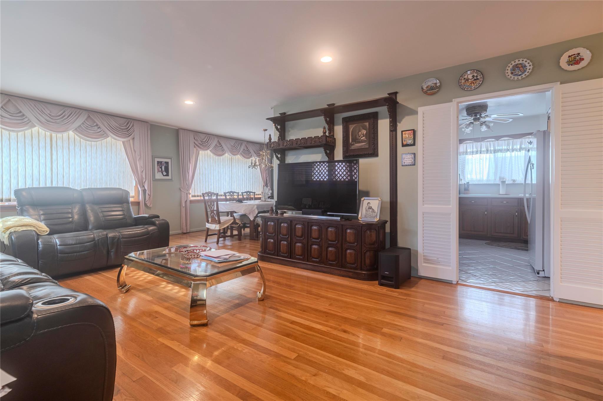 226-18 SW 77 Avenue, Oakland Gardens, New York image 5