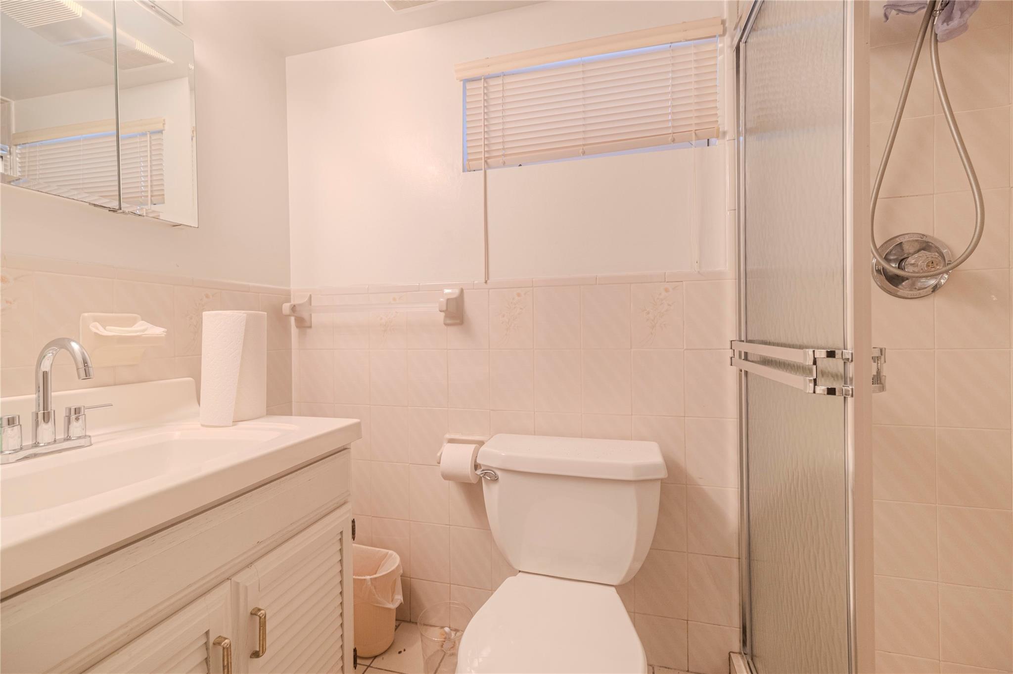 226-18 SW 77 Avenue, Oakland Gardens, New York image 24