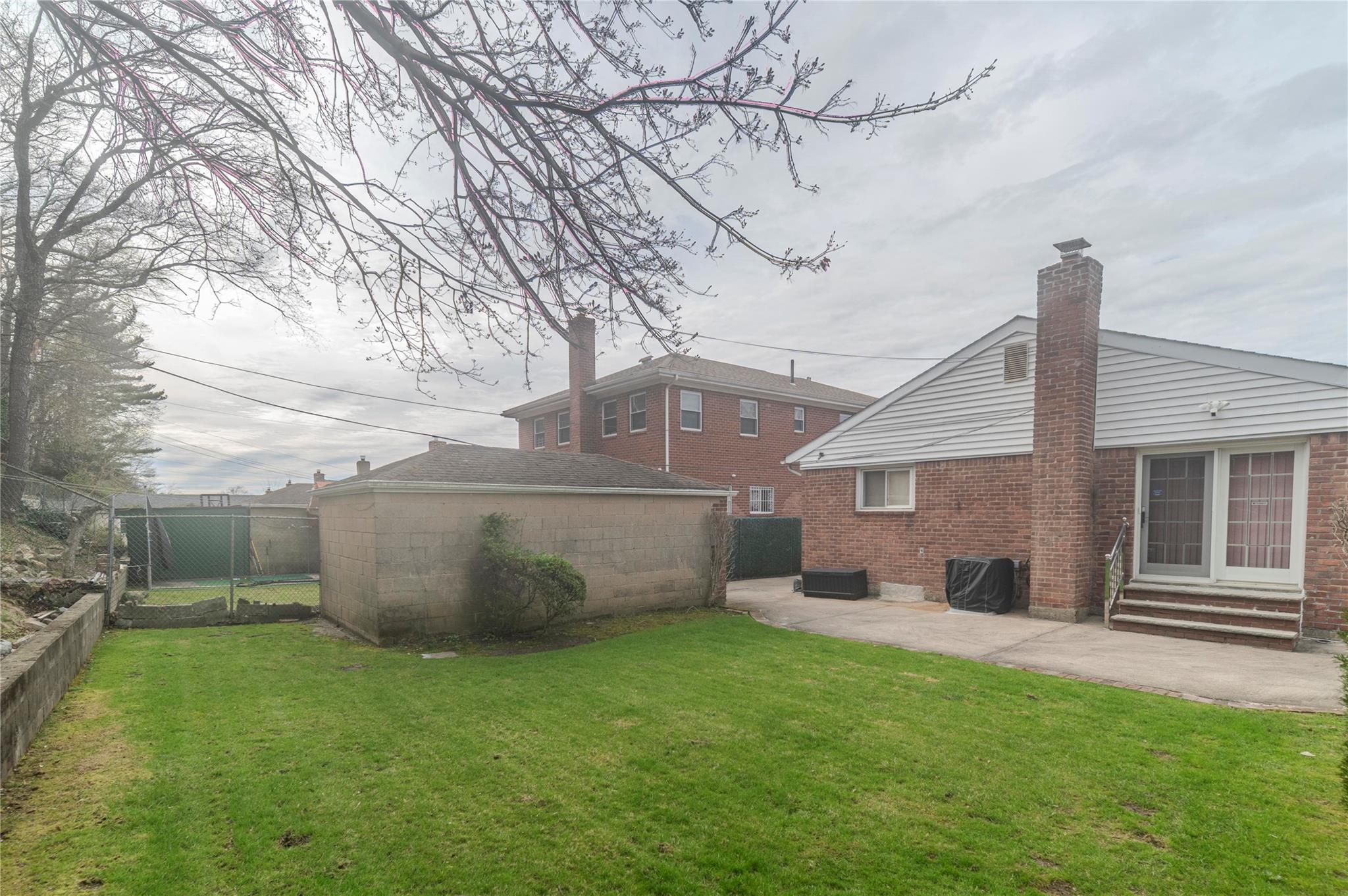 226-18 SW 77 Avenue, Oakland Gardens, New York image 33