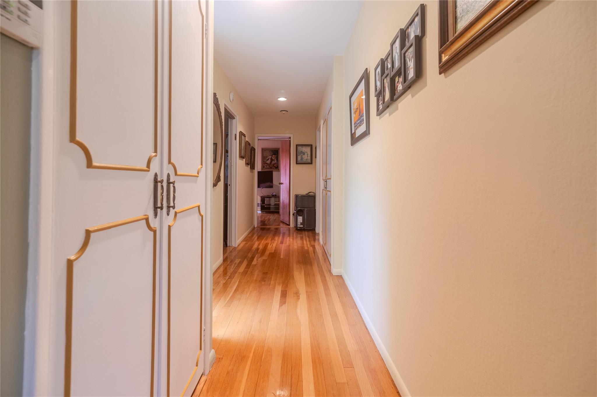 226-18 SW 77 Avenue, Oakland Gardens, New York image 21