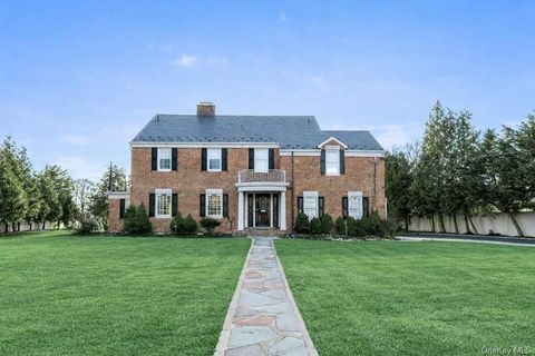 13 Arbor Place Glen Cove NY 11542