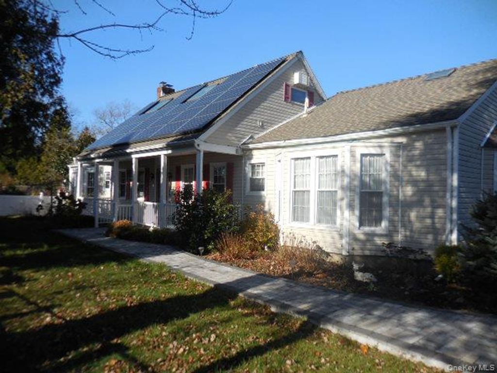 Photo of 42 Handsome Avenue, Sayville, NY 11782 (MLS # 943961)