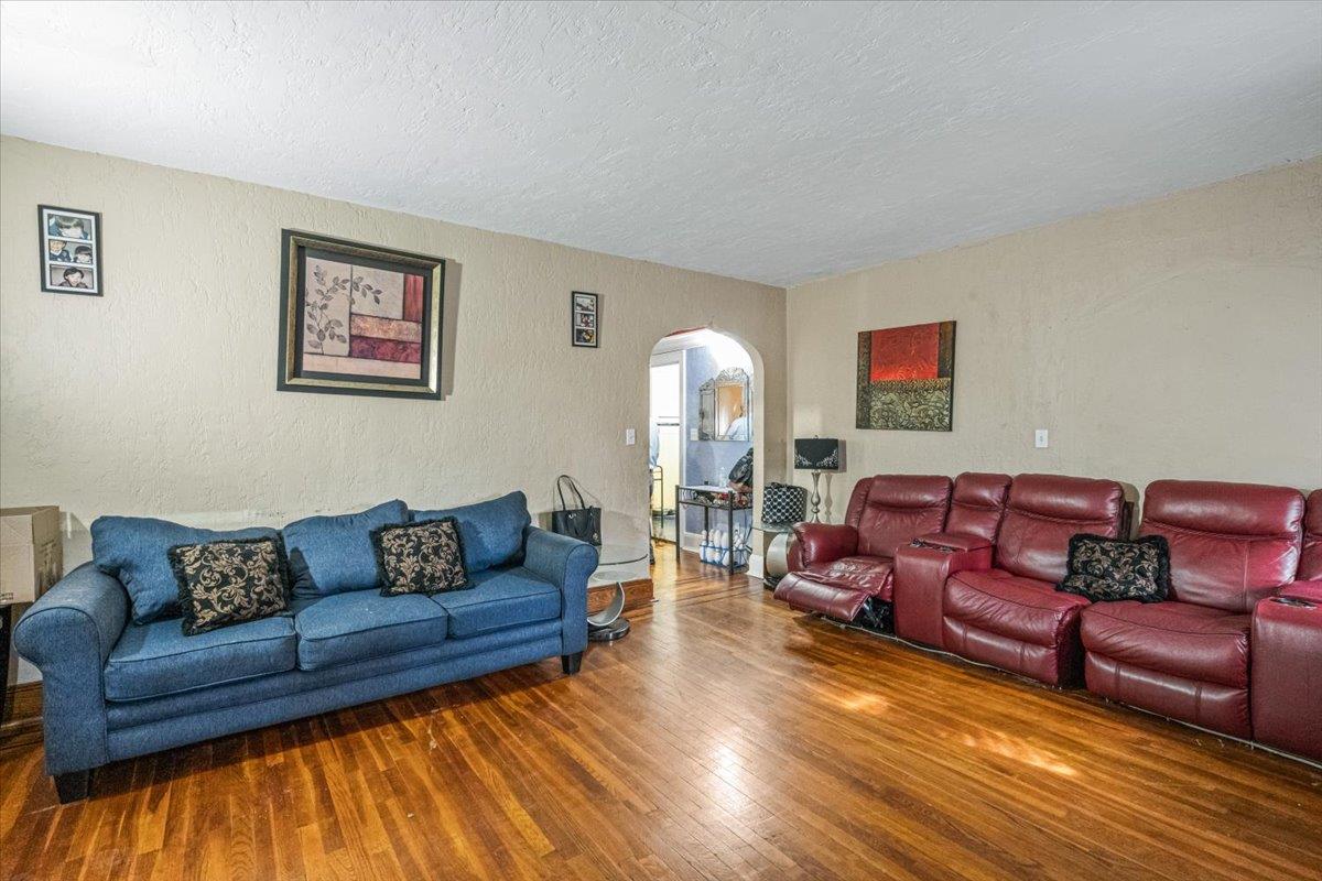 232 Courthouse Road, Franklin Square, New York image 4