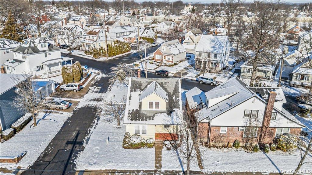 Photo of 101 Stewart Street, Floral Park, NY 11001 (MLS # 956389)