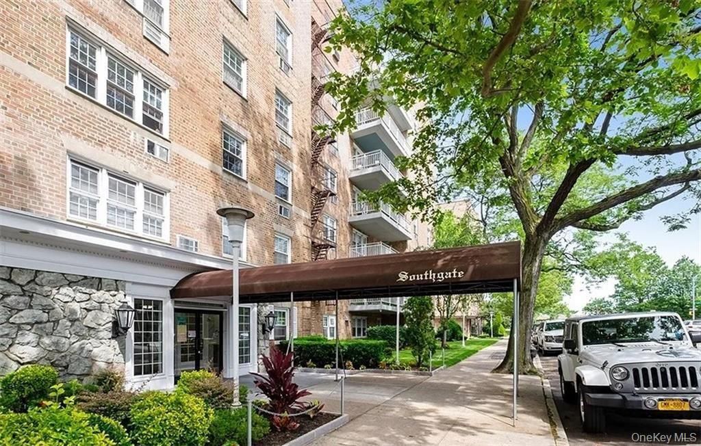 Photo of 149-30 88th Street #2G, Howard Beach, NY 11414 (MLS # 976256)