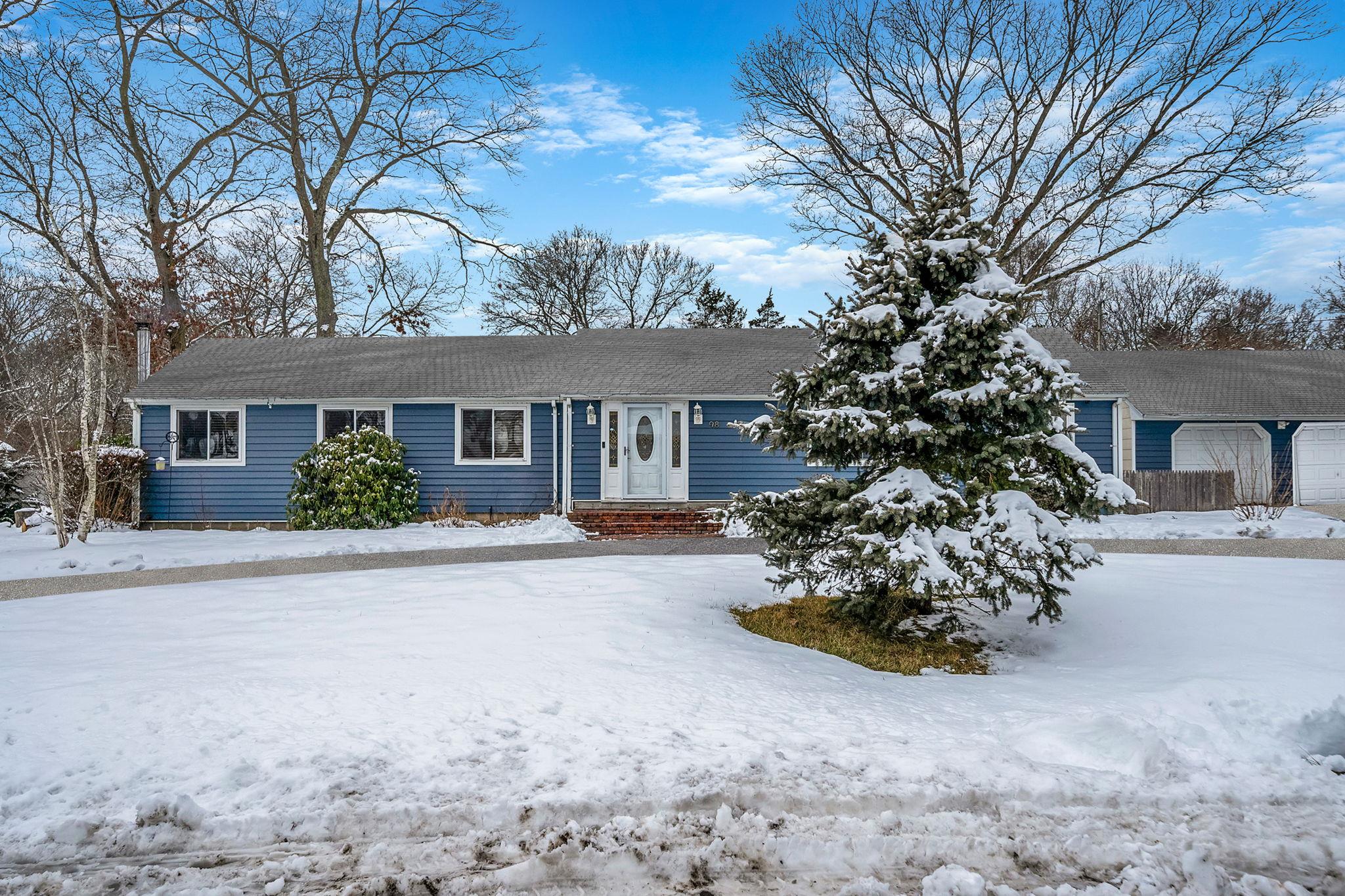 98 Smithtown Polk Boulevard, Centereach, New York image 26