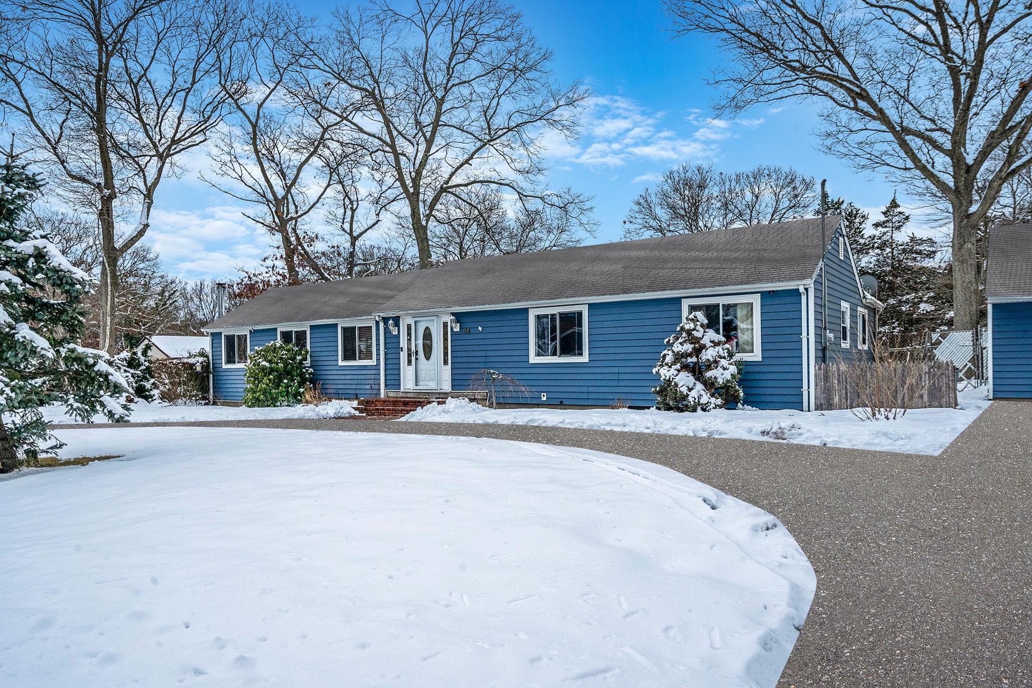 98 Smithtown Polk Boulevard, Centereach, New York image 27