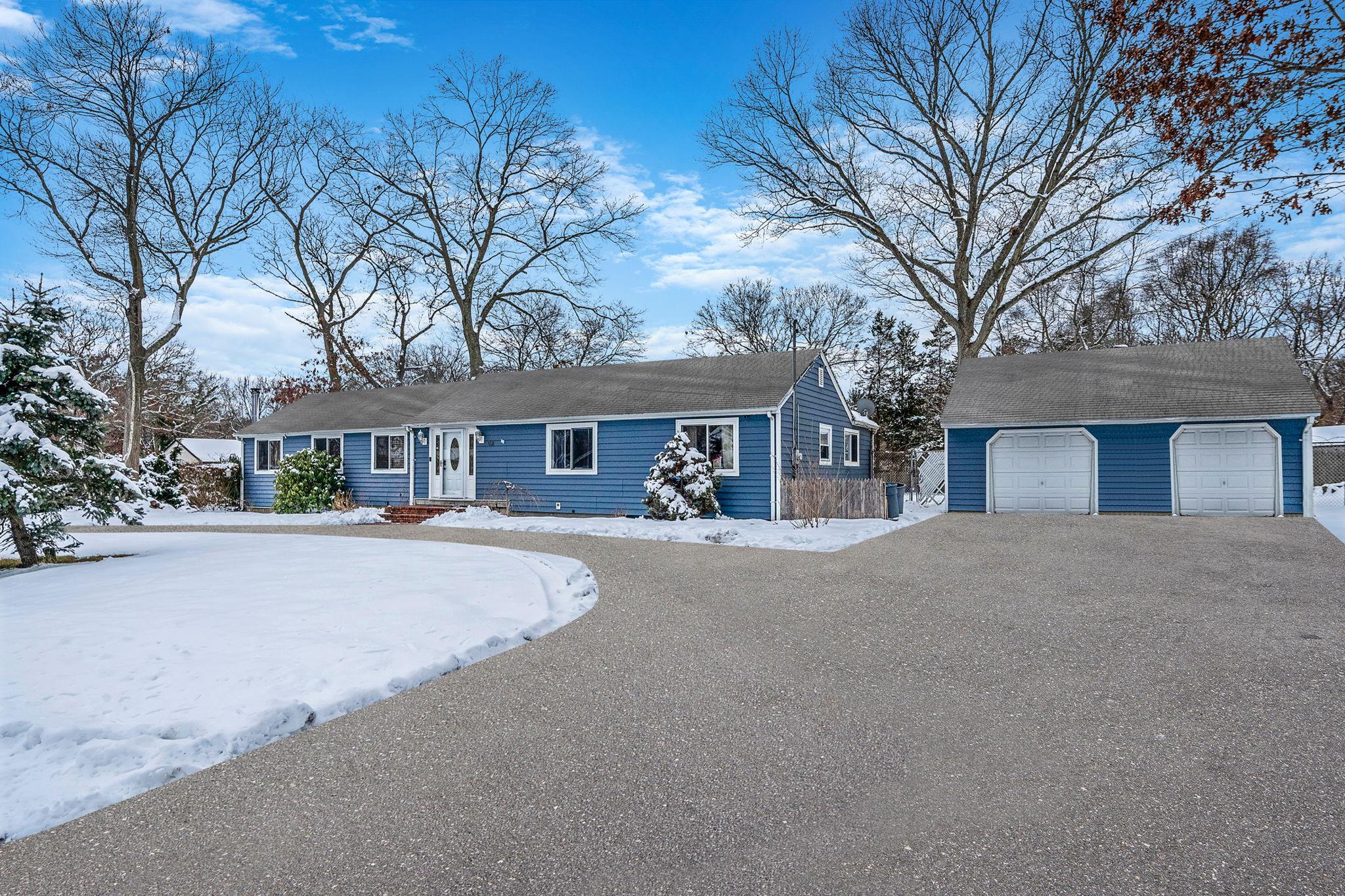 98 Smithtown Polk Boulevard, Centereach, New York image 1