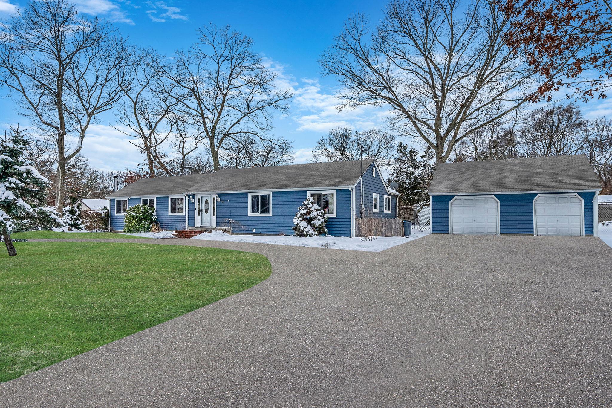 98 Smithtown Polk Boulevard, Centereach, New York image 2