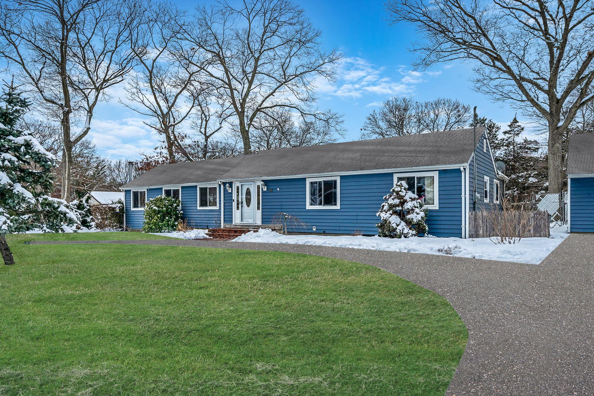 98 Smithtown Polk Boulevard, Centereach, New York image 30