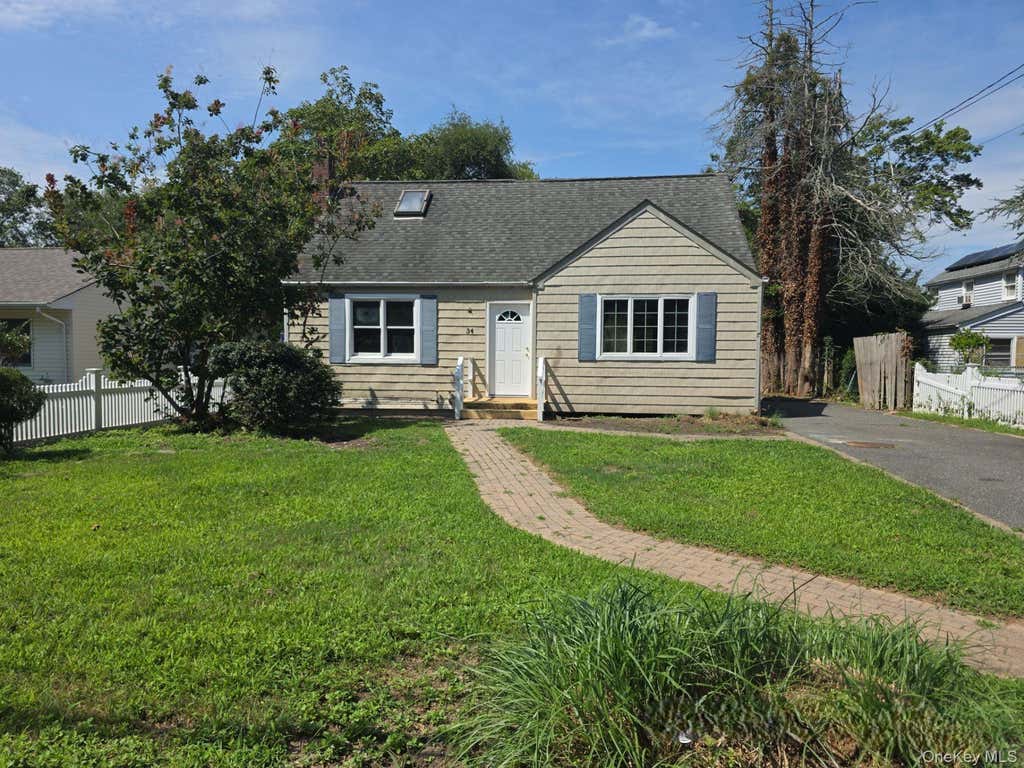 Photo of 34 Thorburn Avenue, Patchogue, NY 11772 (MLS # 1028196)