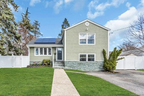 25 Young Street West Babylon NY 11704