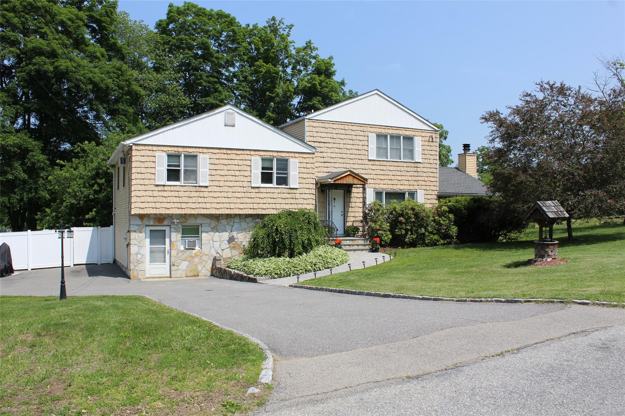 Property for Sale at Spring Lane, Cortlandt Manor, New York - Bedrooms: 3 
Bathrooms: 3 
Rooms: 9  - $692,500